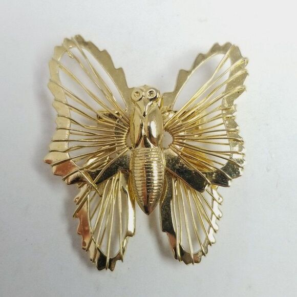 Vintage Butterfly or Moth Shape Brooch, Gold Tone Wire Design Wings, Retro Pin - Picture 6 of 6
